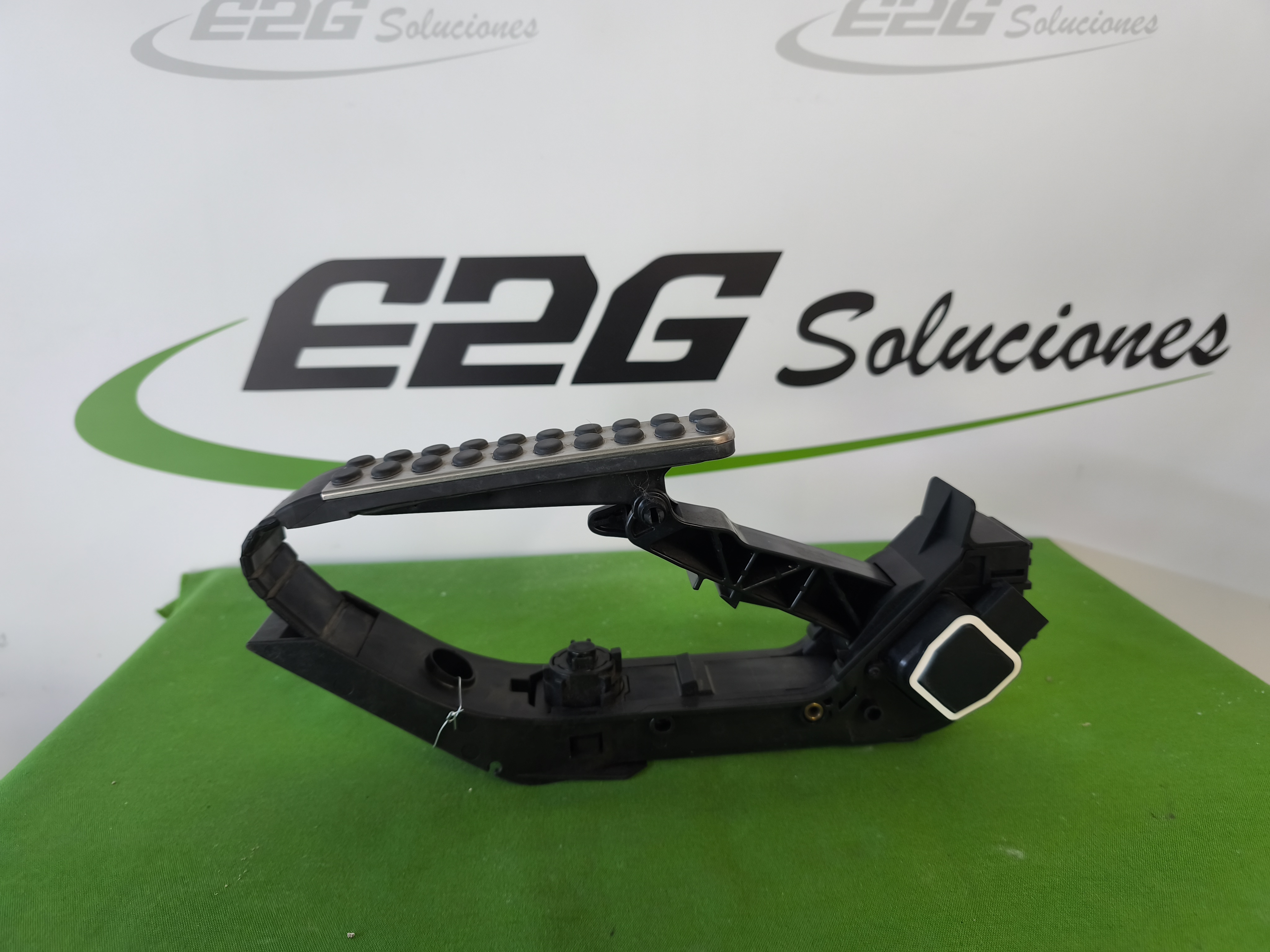 galeria PEDAL ACELERADOR MERCEDES-BENZ SL 3.7 350 REF.2303000104 